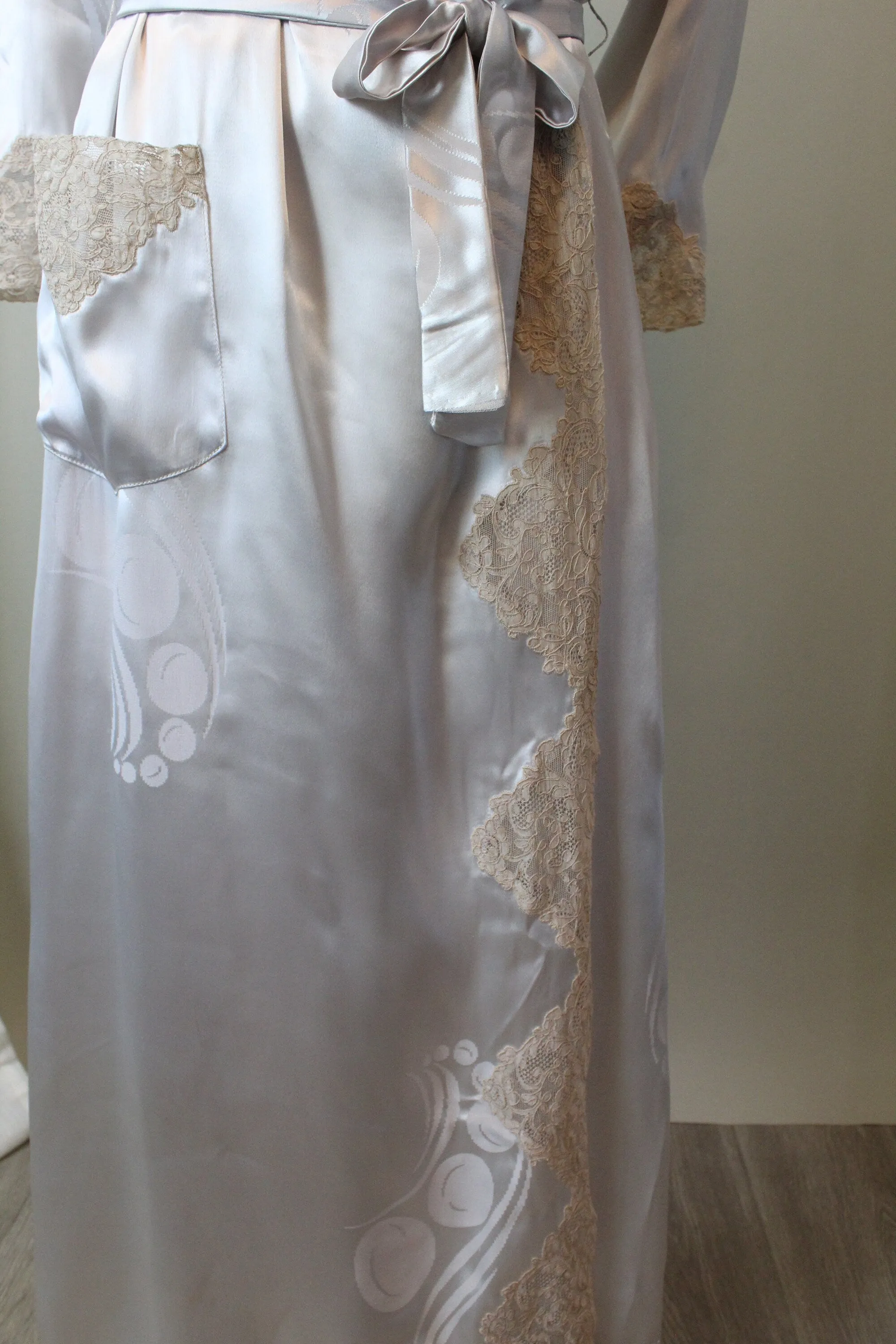 1940s CUTWORK LACE liquid satin robe all sizes | new spring