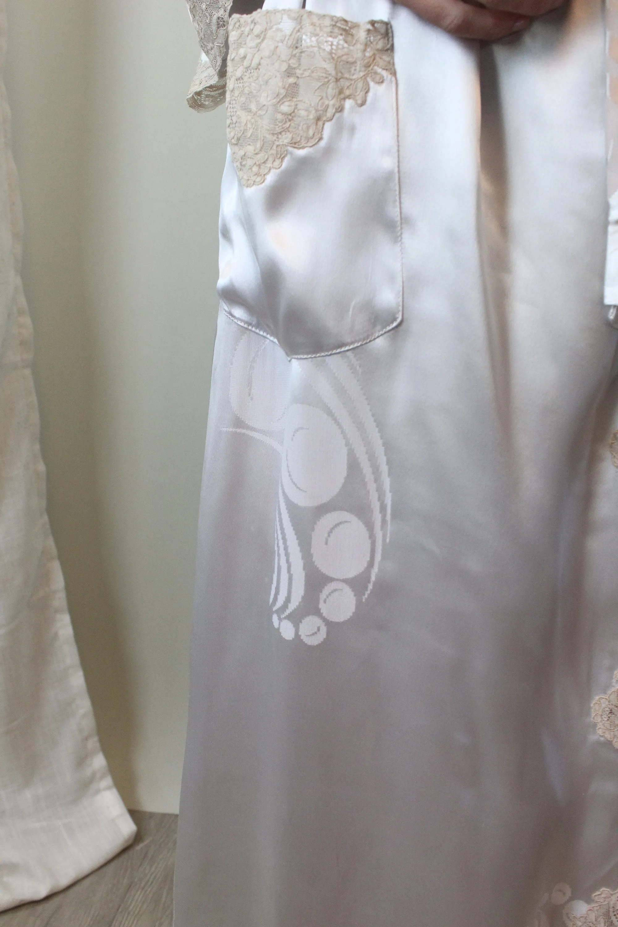 1940s CUTWORK LACE liquid satin robe all sizes | new spring