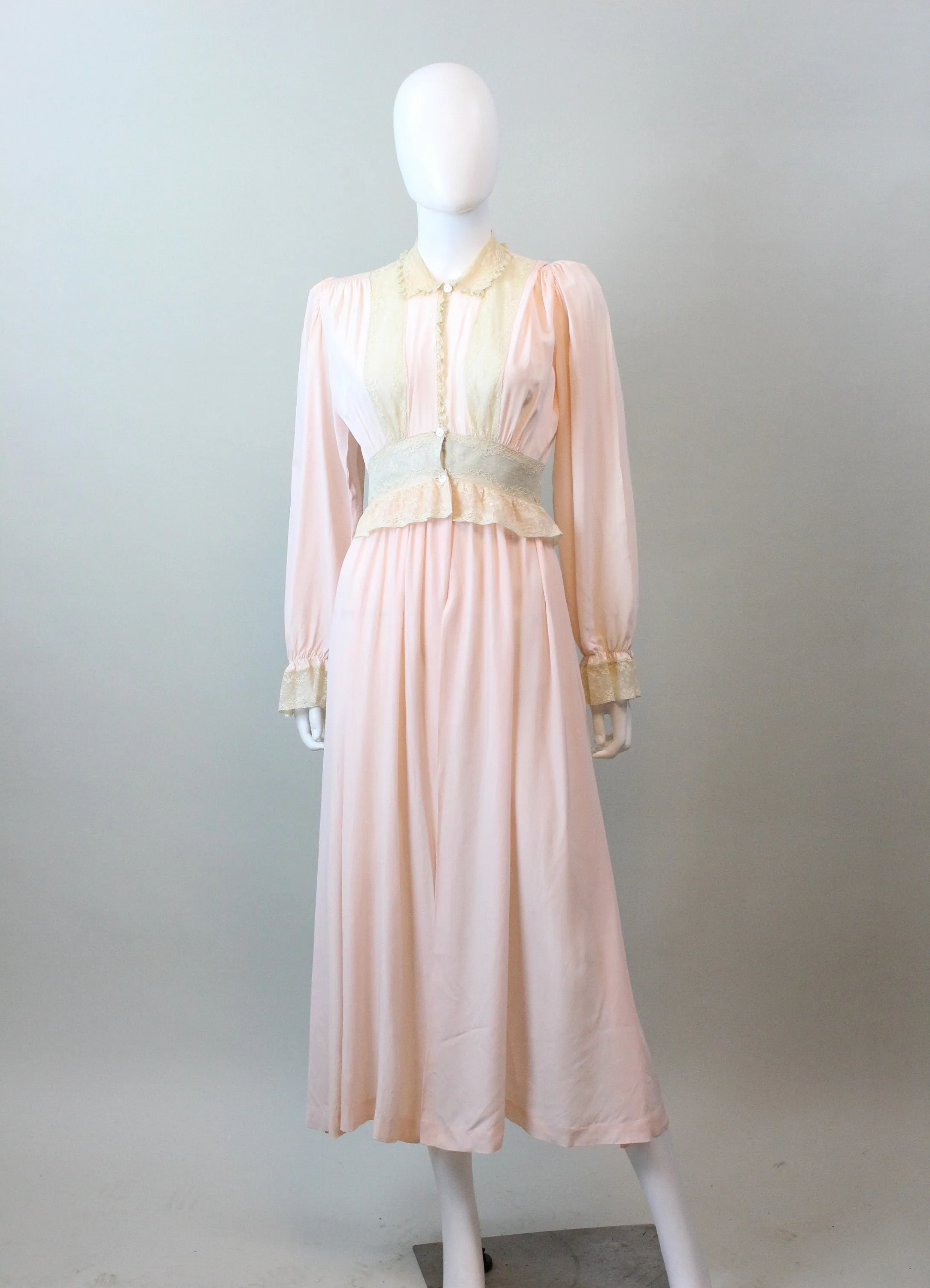1940s DAPHNE PEACH rayon lace robe xs | new spring summer