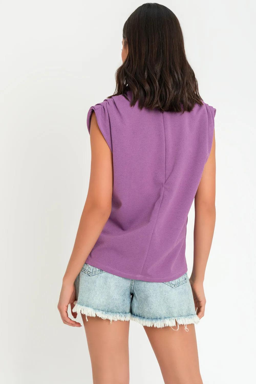 Blusa oversized sin mangas hombros plisados