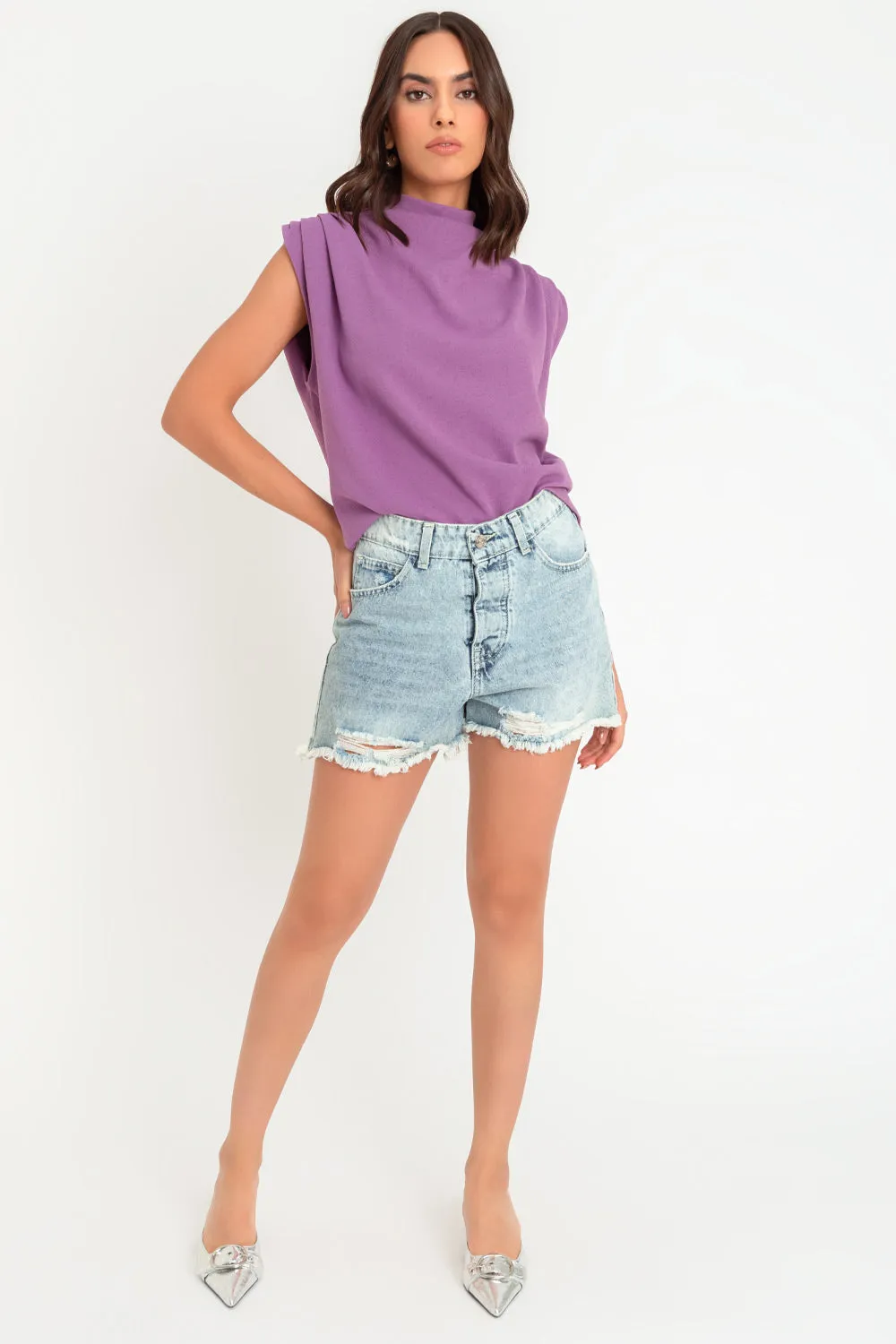Blusa oversized sin mangas hombros plisados
