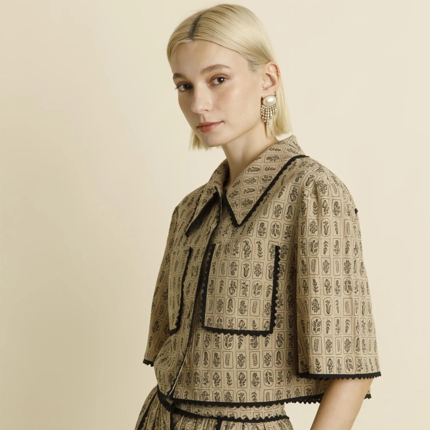 Floral Top w Trim