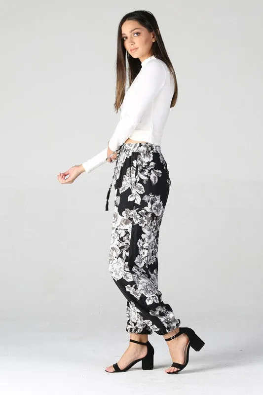 KICK BACK FLORAL JOGGER