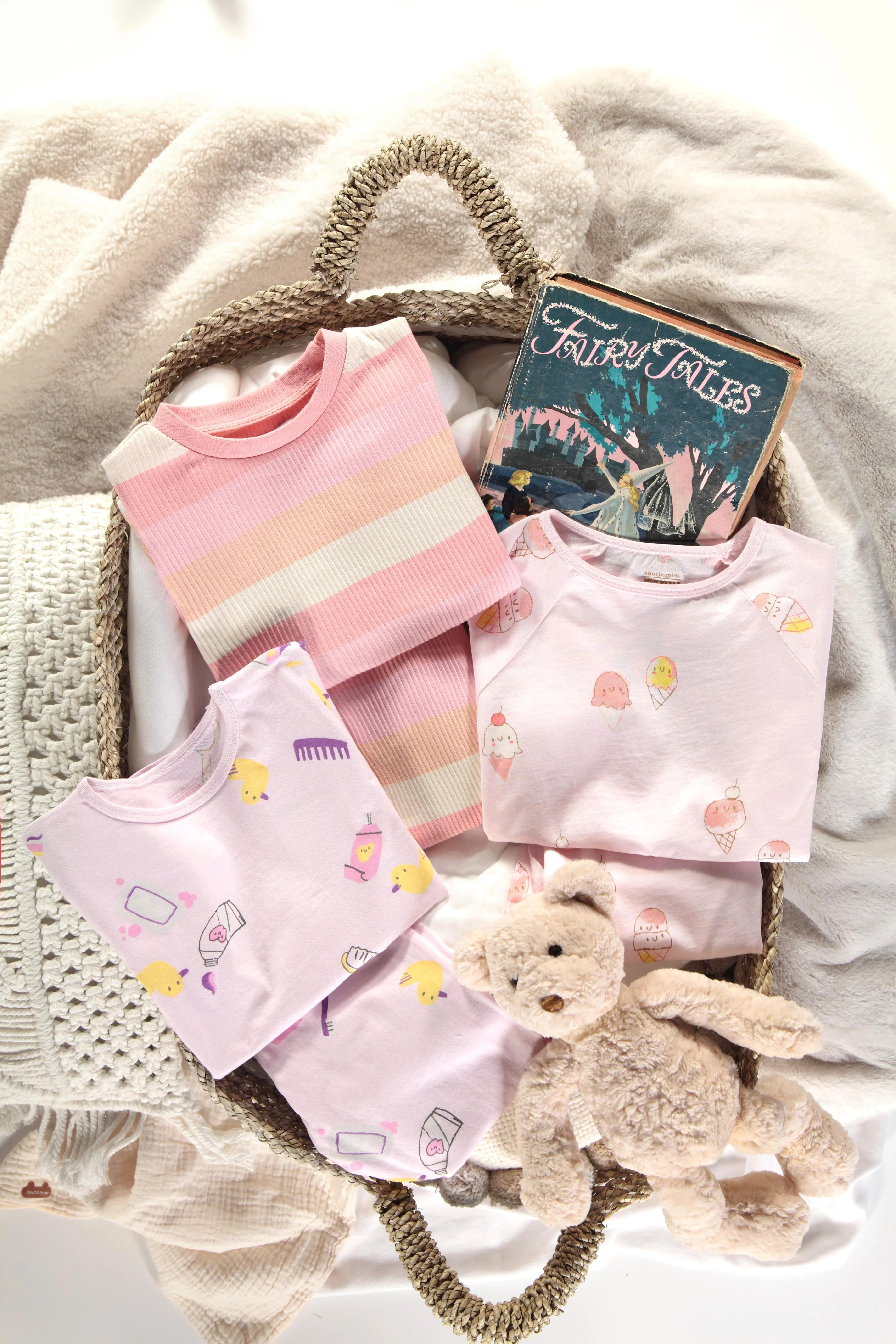 Pyjama lavande une-pièce à motif en jersey, bébé || Lavender one-piece pajama with print in jersey, baby