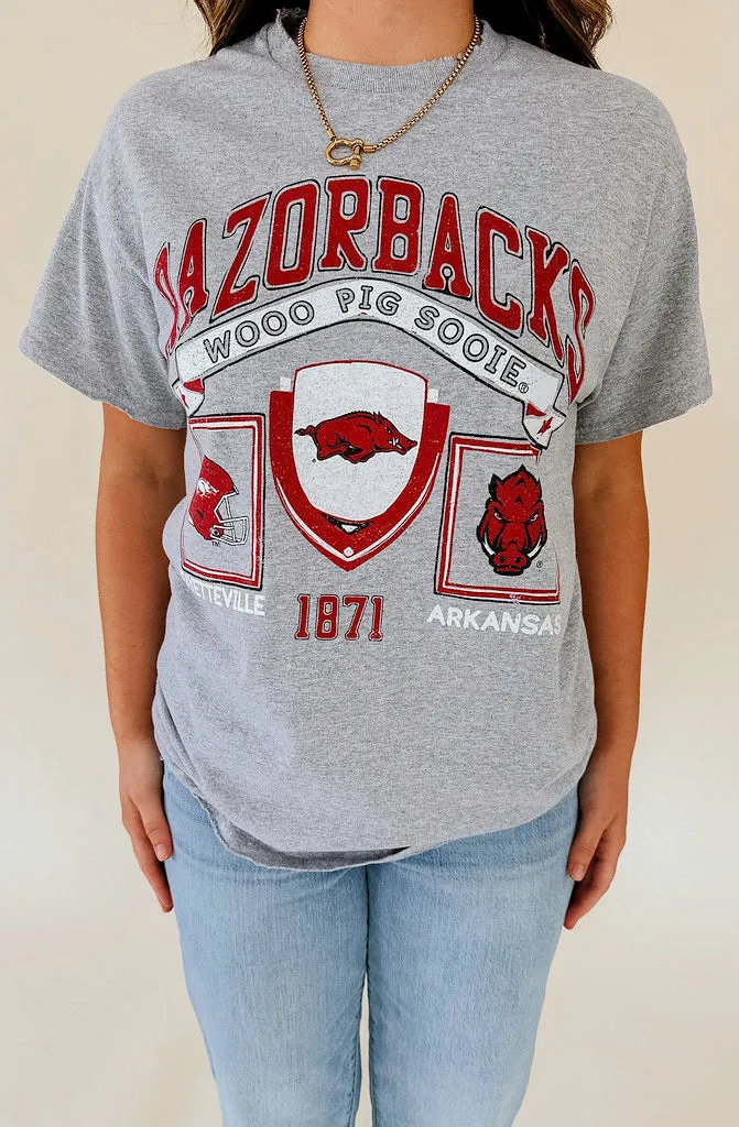 RAZORBACK PREP PATCH GRAPHIC TEE
