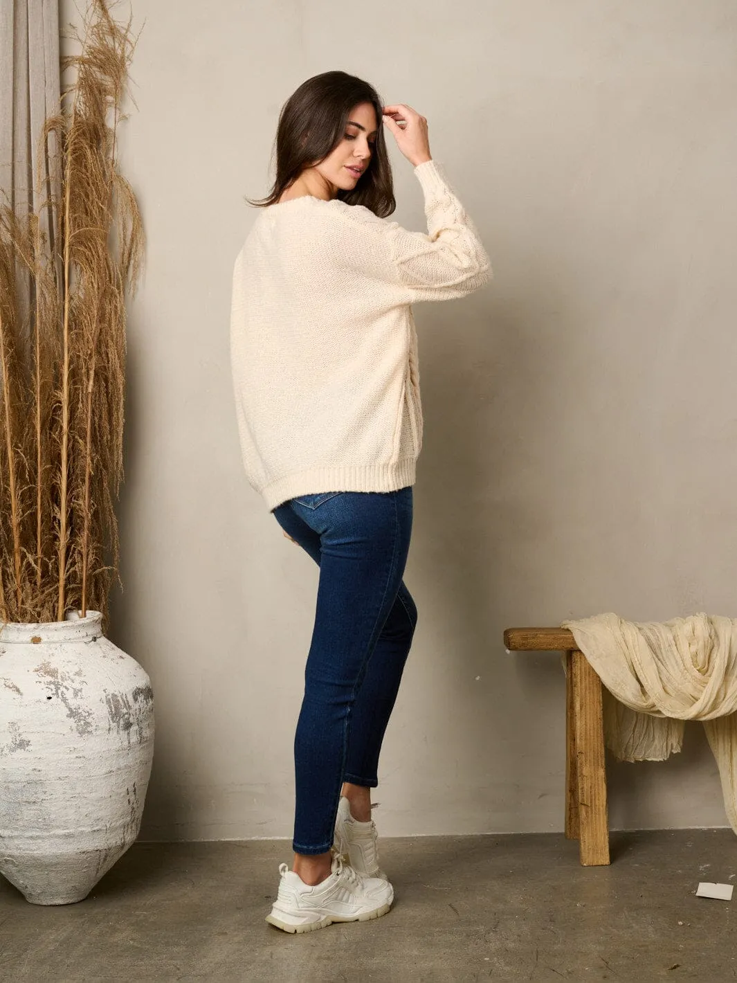 WOMEN'S LONG SLEEVE KNIT SWEATER